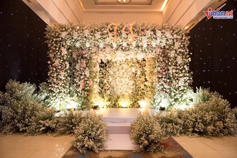 Thu Thủy bật khóc vì câu nói của chồng kém 10 tuổi trong lễ cưới