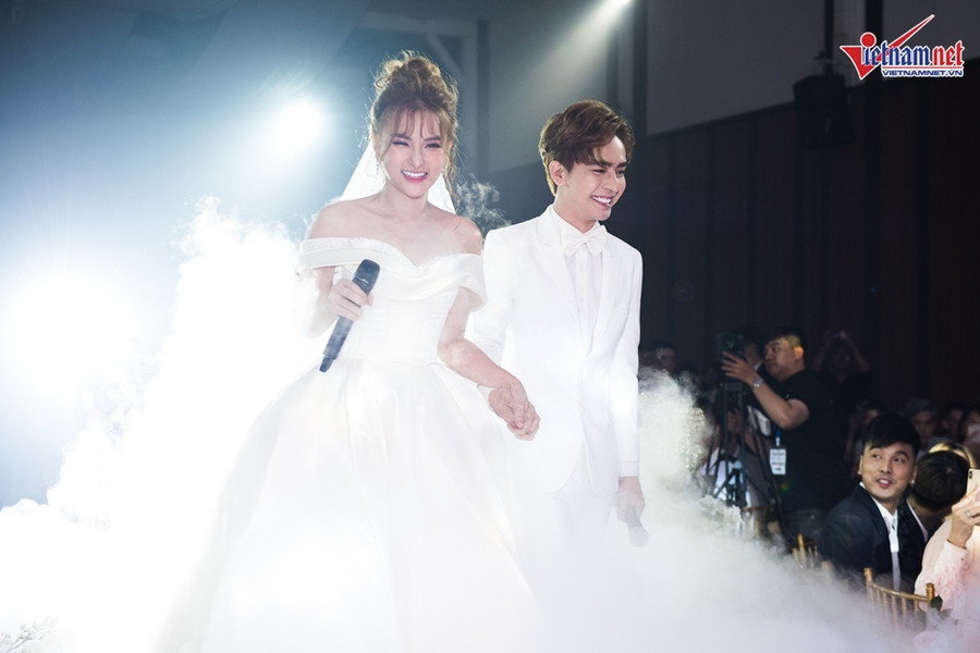 Thu Thủy bật khóc vì câu nói của chồng kém 10 tuổi trong lễ cưới ảnh 3 Thu Thủy bật khóc vì câu nói của chồng kém 10 tuổi trong lễ cưới