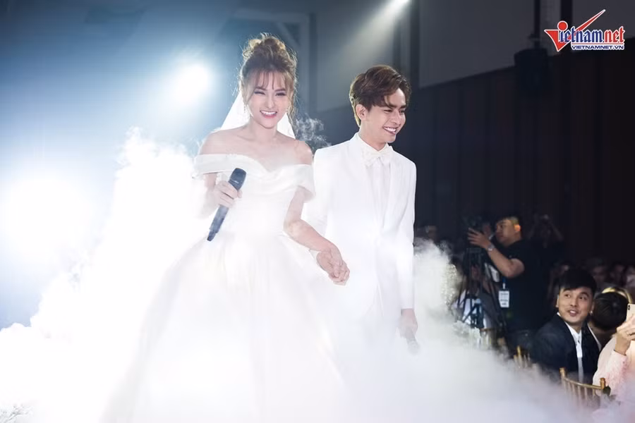 Thu Thủy bật khóc vì câu nói của chồng kém 10 tuổi trong lễ cưới