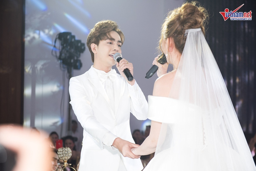 Thu Thủy bật khóc vì câu nói của chồng kém 10 tuổi trong lễ cưới ảnh 2 Thu Thủy bật khóc vì câu nói của chồng kém 10 tuổi trong lễ cưới