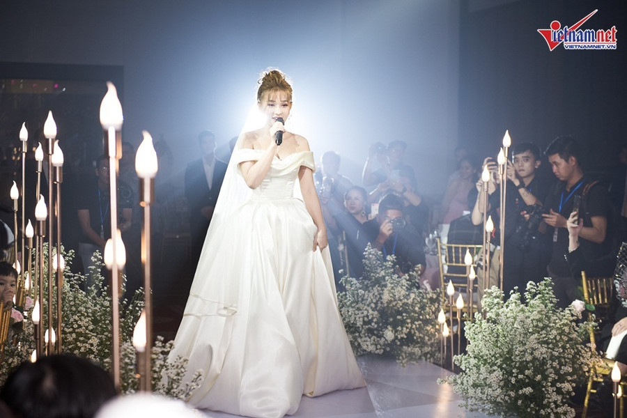 Thu Thủy bật khóc vì câu nói của chồng kém 10 tuổi trong lễ cưới ảnh 1 Thu Thủy bật khóc vì câu nói của chồng kém 10 tuổi trong lễ cưới