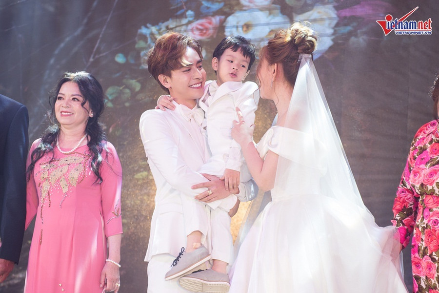 Thu Thủy bật khóc vì câu nói của chồng kém 10 tuổi trong lễ cưới ảnh 10 Thu Thủy bật khóc vì câu nói của chồng kém 10 tuổi trong lễ cưới