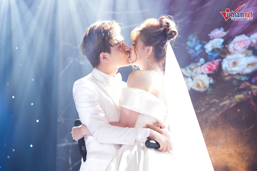 Thu Thủy bật khóc vì câu nói của chồng kém 10 tuổi trong lễ cưới ảnh 4 Thu Thủy bật khóc vì câu nói của chồng kém 10 tuổi trong lễ cưới