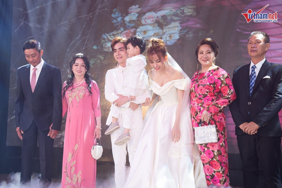Thu Thủy bật khóc vì câu nói của chồng kém 10 tuổi trong lễ cưới ảnh 11 Thu Thủy bật khóc vì câu nói của chồng kém 10 tuổi trong lễ cưới