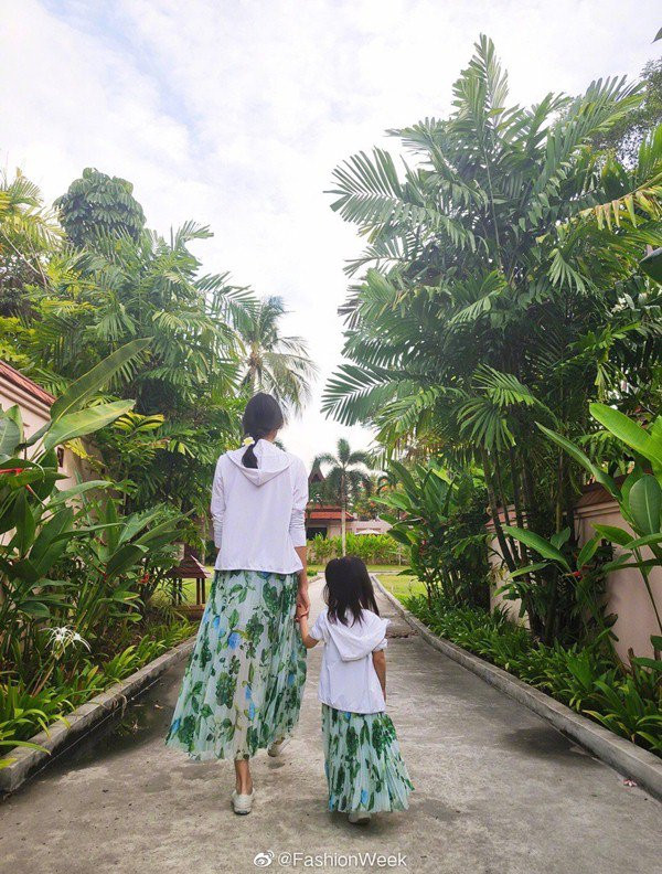 Cô bé 3 tuổi, con gái của Hoa hậu đẹp nhất thế giới gây sốt mạng, hứa hẹn là một tiểu mỹ nhân ảnh 5 la con gai cua hh dep nhat the gioi va bo "soai ca", co be 3 tuoi nay gay sot - 6