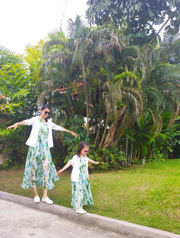 Cô bé 3 tuổi, con gái của Hoa hậu đẹp nhất thế giới gây sốt mạng, hứa hẹn là một tiểu mỹ nhân ảnh 6 la con gai cua hh dep nhat the gioi va bo "soai ca", co be 3 tuoi nay gay sot - 7