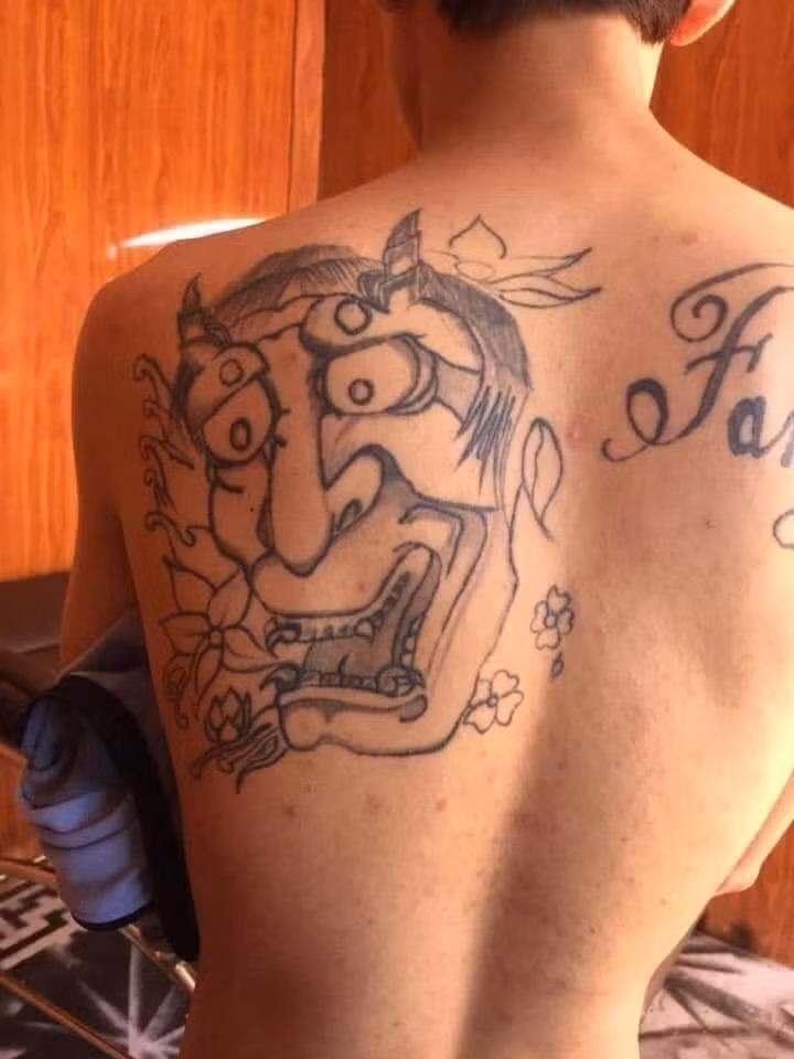 Chuyện thanh niên nhờ bạn xăm mặt quỷ để đi đòi nợ rồi nhận cái kết ê chề hút 6 nghìn lượt like xôn xao mạng xã hội-2