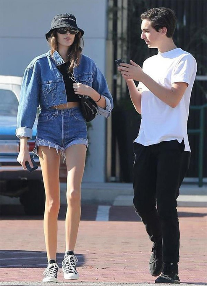 Chiêm ngưỡng siêu mẫu 10X khoe vóc dáng con nhà nòi trên phố ảnh 8 Chiêm ngưỡng siêu mẫu 10X khoe vóc dáng con nhà nòi trên phố ảnh 8