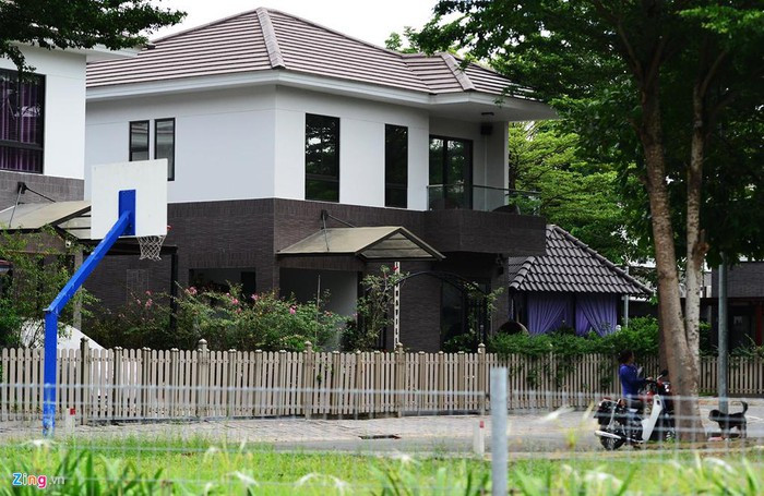 Cận cảnh khu biệt thự, nơi ca sĩ Nhật Kim Anh bị trộm hơn 5 tỷ đồng ảnh 15 Cận cảnh khu biệt thự, nơi ca sĩ Nhật Kim Anh bị trộm hơn 5 tỷ đồng ảnh 15