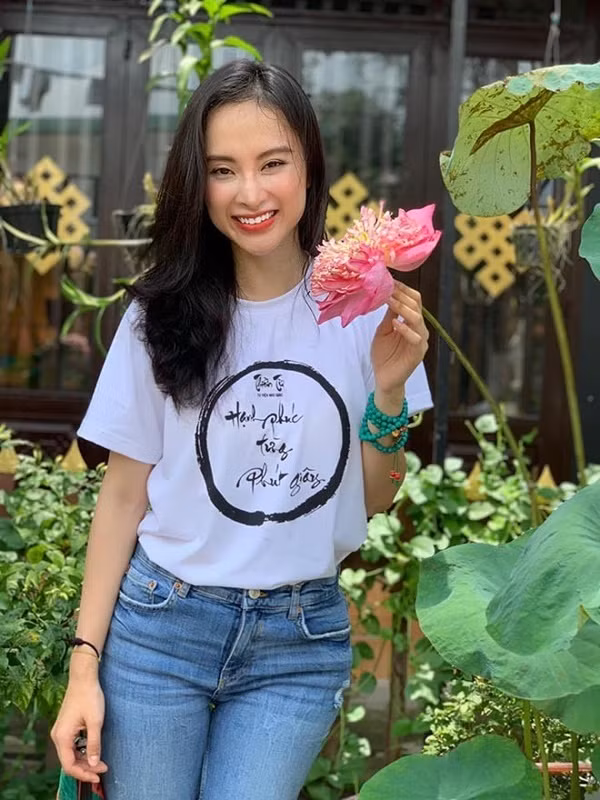 Cuộc sống đối nghịch của 2 mỹ nữ là người tình màn ảnh Trường Giang