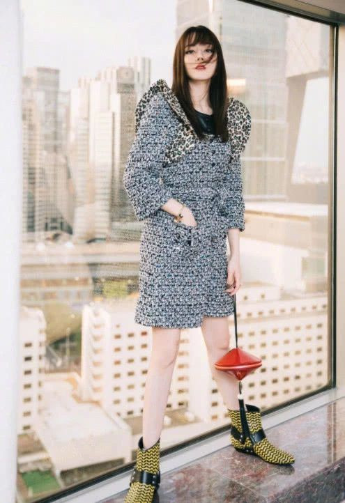 Địch Lệ Nhiệt Ba xinh đẹp, lạ lẫm với tạo hình tóc ngang mới mẻ ảnh 2