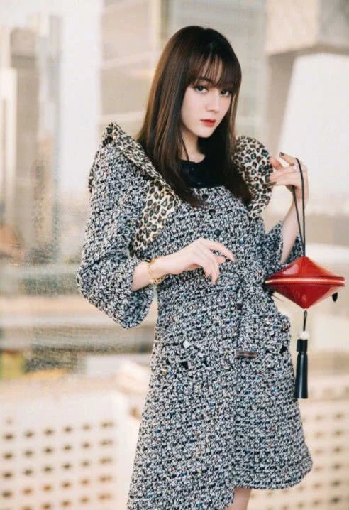 Địch Lệ Nhiệt Ba xinh đẹp, lạ lẫm với tạo hình tóc ngang mới mẻ ảnh 5