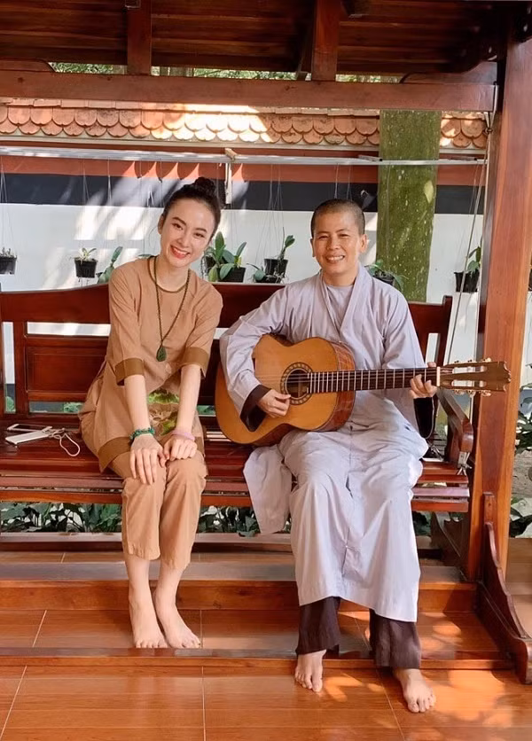 Cuộc sống đối nghịch của 2 mỹ nữ là người tình màn ảnh Trường Giang