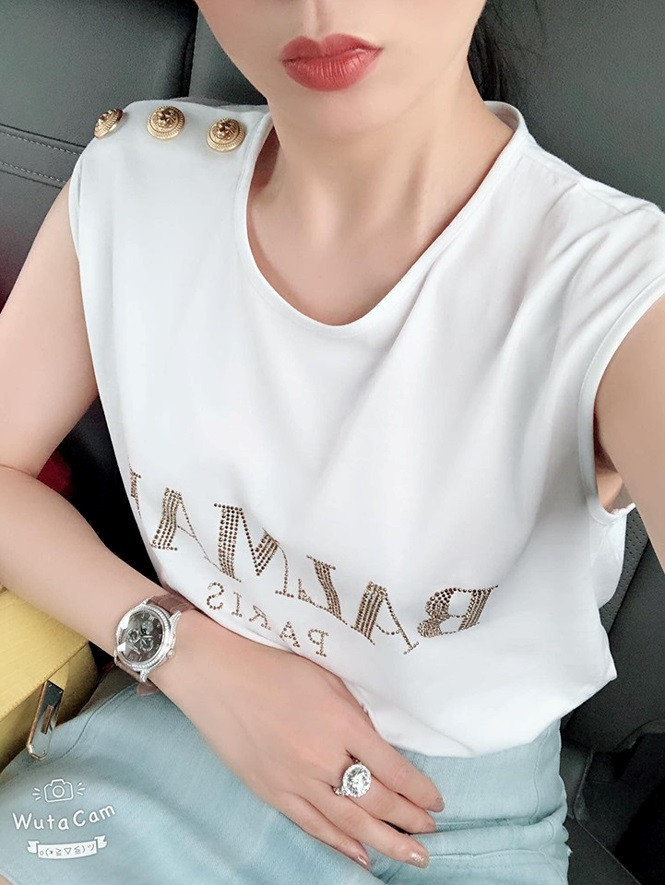 Loạt ảnh Lệ Quyên khoe nhẫn kim cương và đồng hồ tiền tỷ gây ‘choáng’ ảnh 16 Loạt ảnh Lệ Quyên khoe nhẫn kim cương và đồng hồ tiền tỷ gây ‘choáng’ - ảnh 18