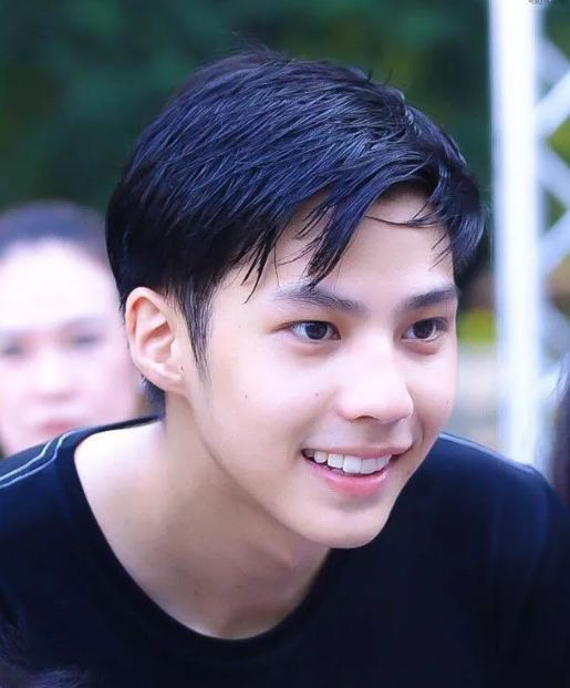 Rò rỉ loạt ảnh nam thần áo trắng Thái Lan khiến trái tim của hội chị em  Rò rỉ loạt ảnh nam thần áo trắng Thái Lan khiến trái tim của hội chị em