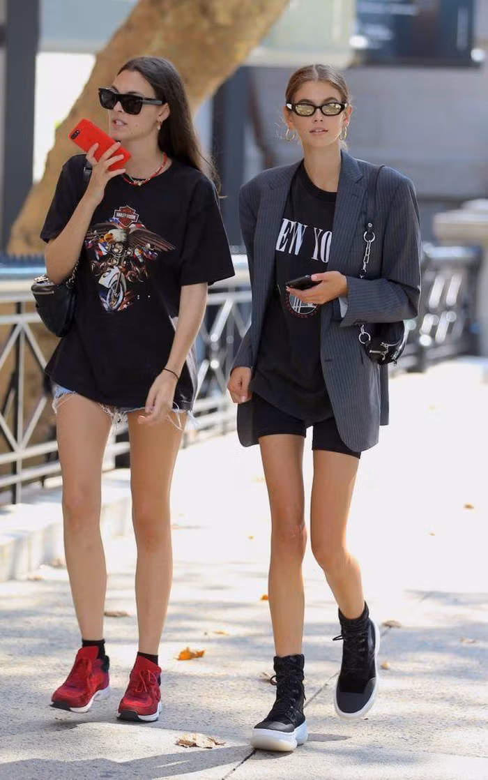 Chiêm ngưỡng siêu mẫu 10X khoe vóc dáng con nhà nòi trên phố ảnh 6