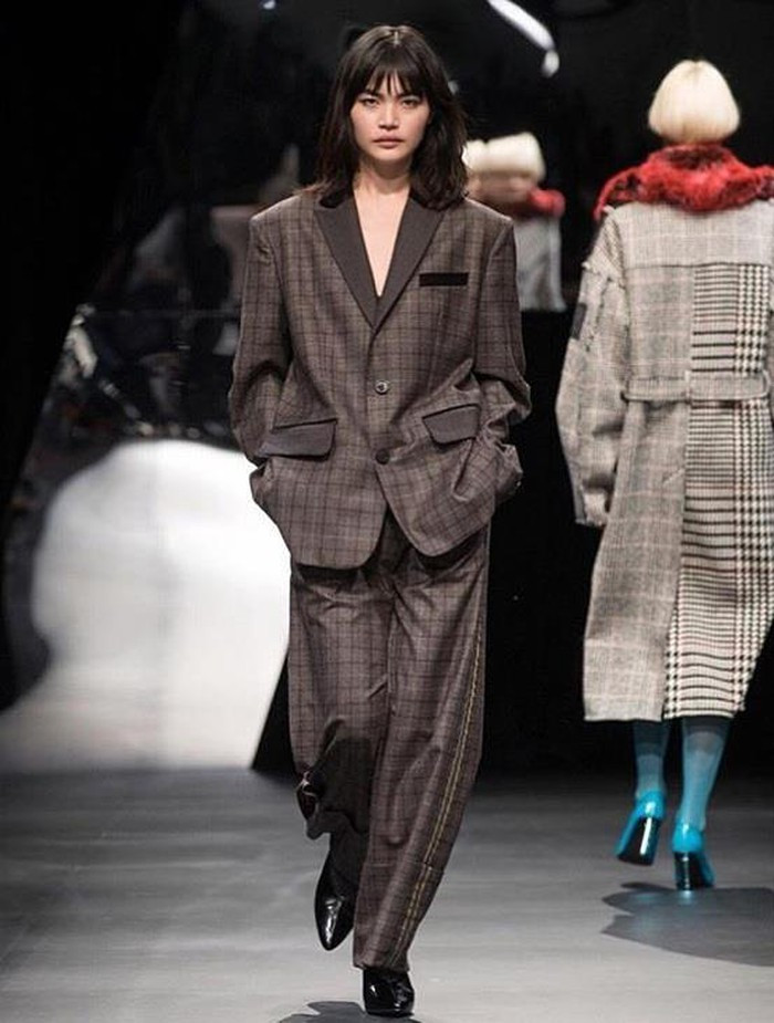 "Bông hồng lai" Nhật Bản: Từ đứa trẻ bị kỳ thị đến nàng mẫu nổi tiếng thế giới ảnh 2