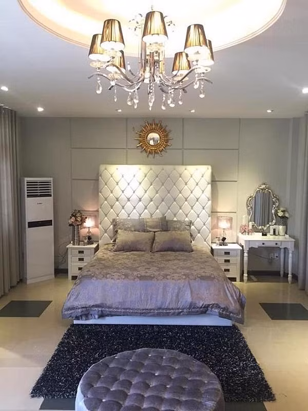 Cuộc sống đối nghịch của 2 mỹ nữ là người tình màn ảnh Trường Giang