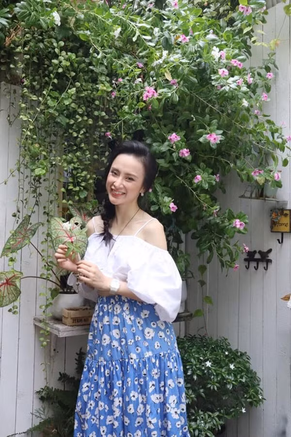 Không thể nhận ra Angela Phương Trinh của hiện tại: Khoe thân, sexy, bốc lửa đã lụi tắt từ lâu - Ảnh 10.