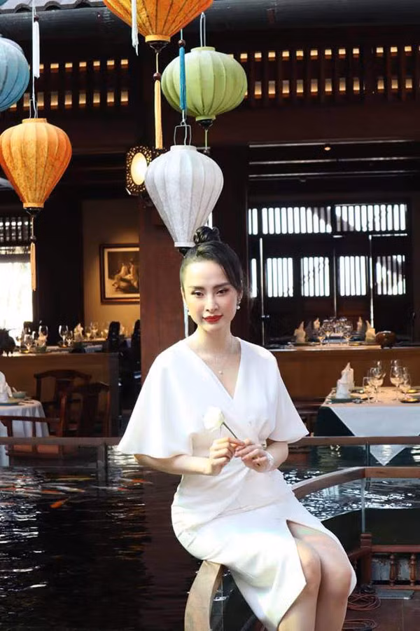 Không thể nhận ra Angela Phương Trinh của hiện tại: Khoe thân, sexy, bốc lửa đã lụi tắt từ lâu - Ảnh 11.