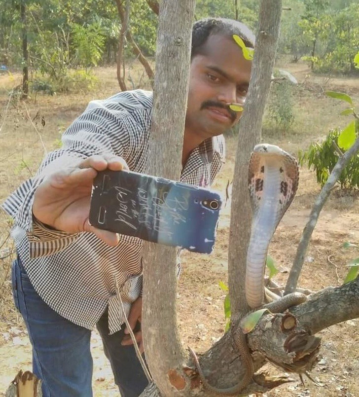 Những bức ảnh seflie "bất chấp" cho chúng ta thấy mạng xã hội đã chi phối và thao túng chúng ta như thế nào - Ảnh 4. Những bức ảnh seflie "bất chấp" cho chúng ta thấy mạng xã hội đã chi phối và thao túng chúng ta như thế nào - Ảnh 4.