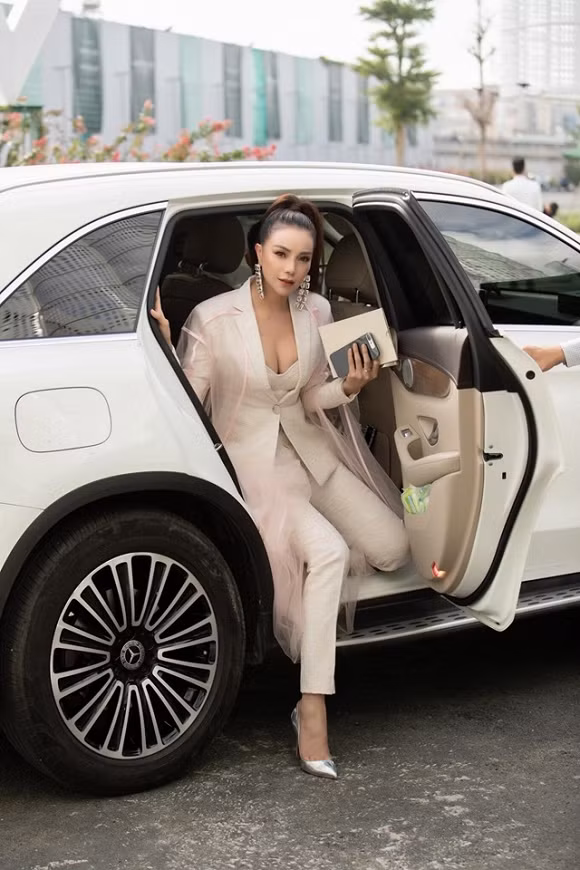 Trà Ngọc Hằng, Trà Ngọc Hằng thanh lý đồ, Trà Ngọc Hằng bán đồ cũ, sao việt thanh lý đồ