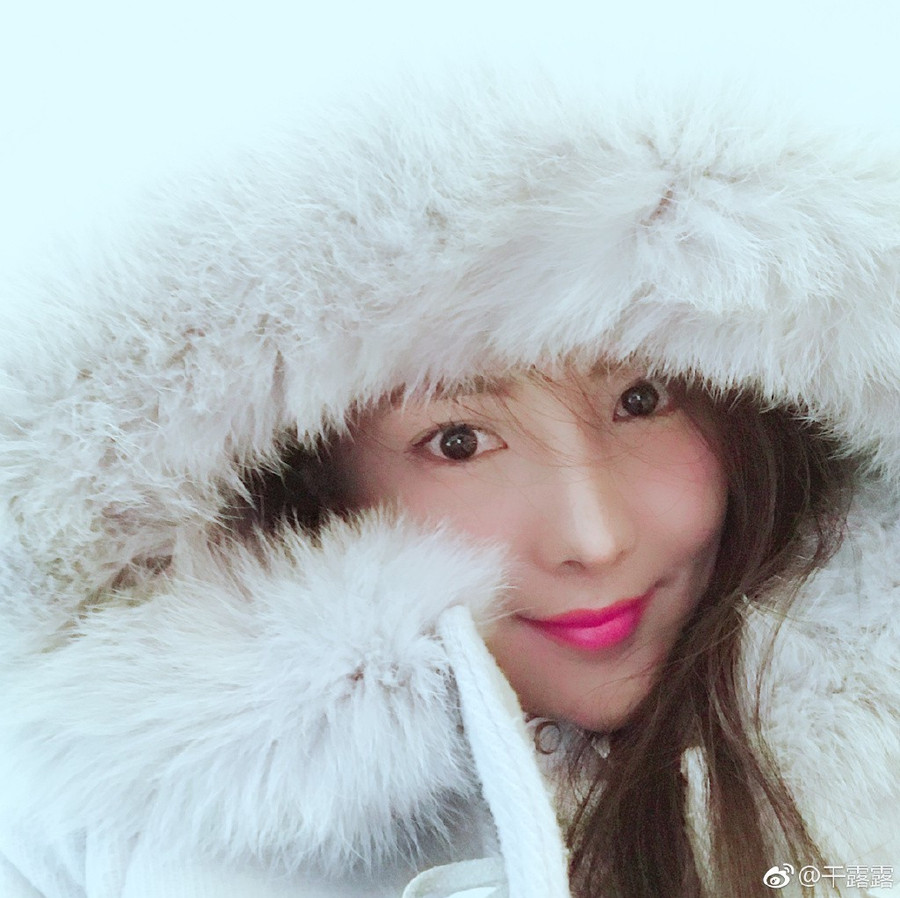 Không thể tin nổi Nữ hoàng khoe thân Can Lộ Lộ ngày nào giờ đây lột xác hoàn toàn, e ấp như thiếu nữ 18 thế này - Ảnh 11. Không thể tin nổi Nữ hoàng khoe thân Can Lộ Lộ ngày nào giờ đây lột xác hoàn toàn, e ấp như thiếu nữ 18 thế này-13