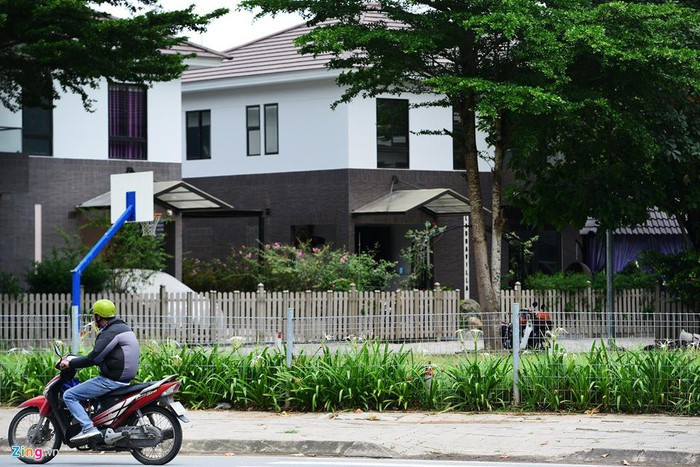 Cận cảnh khu biệt thự, nơi ca sĩ Nhật Kim Anh bị trộm hơn 5 tỷ đồng ảnh 13 Cận cảnh khu biệt thự, nơi ca sĩ Nhật Kim Anh bị trộm hơn 5 tỷ đồng ảnh 13