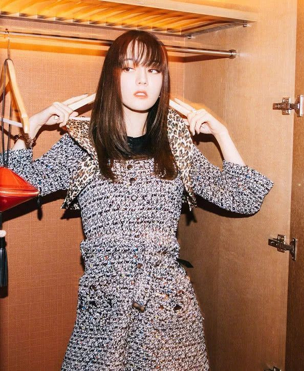 Địch Lệ Nhiệt Ba xinh đẹp, lạ lẫm với tạo hình tóc ngang mới mẻ ảnh 3