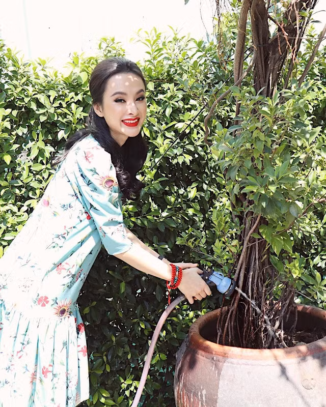 Không thể nhận ra Angela Phương Trinh của hiện tại: Khoe thân, sexy, bốc lửa đã lụi tắt từ lâu - Ảnh 6.