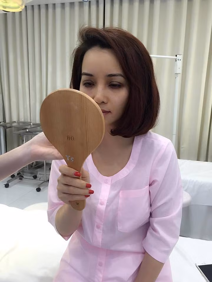 Mai Thu Huyền gây hoang mang với gương mặt cứng đơ như tượng sáp ảnh 3 Empty