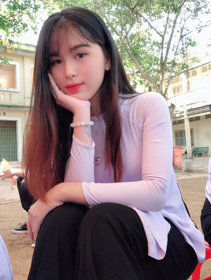 Từ nhỏ đã bị chê bai nhan sắc, nữ sinh 2K quyết tâm “lột xác”, xinh đẹp đến “người quen cũng không nhận ra ảnh 3 Từ nhỏ đã bị chê bai nhan sắc, nữ sinh 2K quyết tâm “lột xác”, xinh đẹp đến “người quen cũng không nhận ra ảnh 3