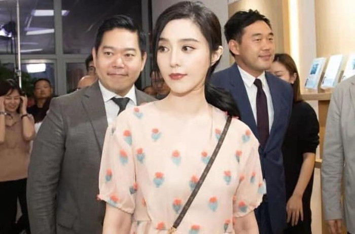 Phạm Băng Băng gây tranh cãi khi mặc váy rẻ tiền dự sự kiện ảnh 1 Phạm Băng Băng gây tranh cãi khi mặc váy rẻ tiền dự sự kiện ảnh 1