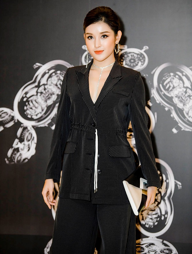 Bất ngờ với vẻ ngoài ngày càng điển trai như ‘soái ca’ của em trai Huyền My - ảnh 1