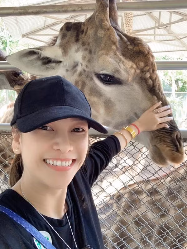 Trong lúc Minh Nhựa đang say đắm với vợ 2, thì người vợ đầu (cũng là mẹ ruột của cô con gái Rich Kid) đang làm gì? ảnh 6