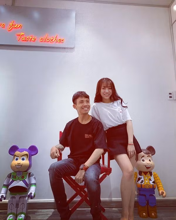 … và cô con gái cưng Minh Anh.