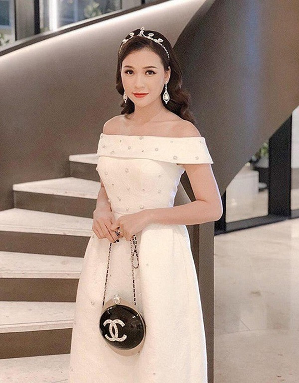 Cuộc sống trái ngược của 2 mỹ nữ, người tình màn ảnh Trường Giang ảnh 5 Cuộc sống đối nghịch của 2 mỹ nữ là người tình màn ảnh Trường Giang