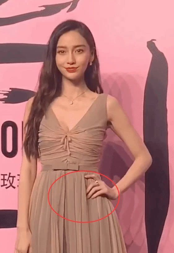 Sau nghi vấn ly hôn Huỳnh Hiểu Minh, Angelababy hành động bất thường ảnh 8 Sau nghi vấn ly hôn Huỳnh Hiểu Minh, Angelababy thay nhẫn cưới thành nhẫn khác ảnh 7