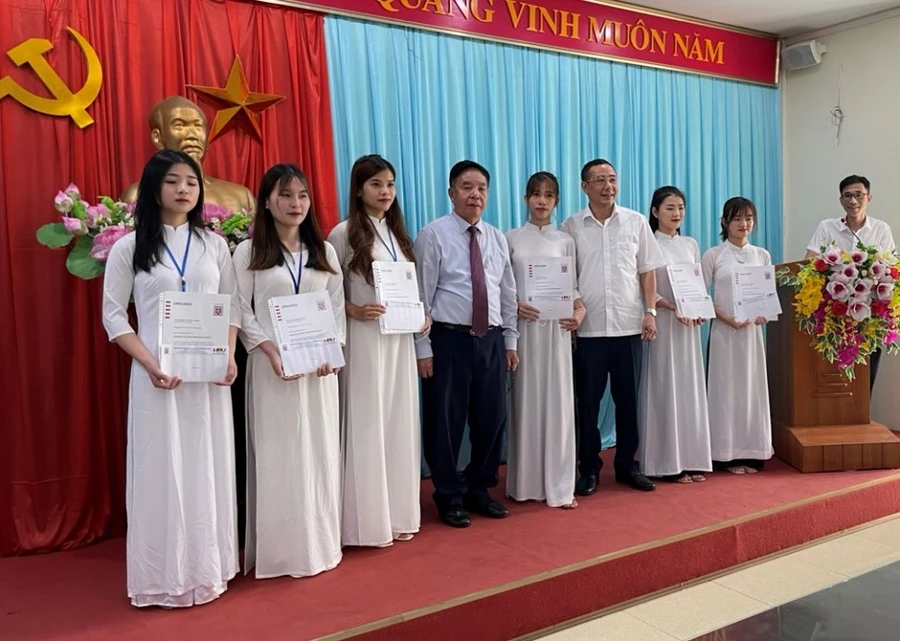 15 sinh viên Đại học Thái Nguyên được nhận học bổng từ Bộ Khoa học Nghệ thuật bang Hessen và Tổ chức Hỗ trợ Đại học Thế giới CHLB Đức