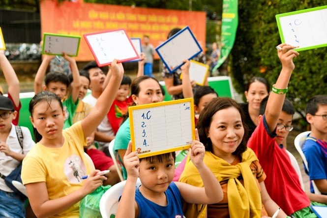 Mẹ và bé cùng thi tài trong các thử thách và nhận thưởng tại ngày hội Mẹ và bé cùng thi tài trong các thử thách và nhận thưởng tại ngày hội