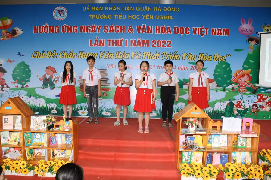 Mỗi lớp sẽ chọn ra 1 tác phẩm, cuốn sách mình yêu thích để giới thiệu tới bạn bè.