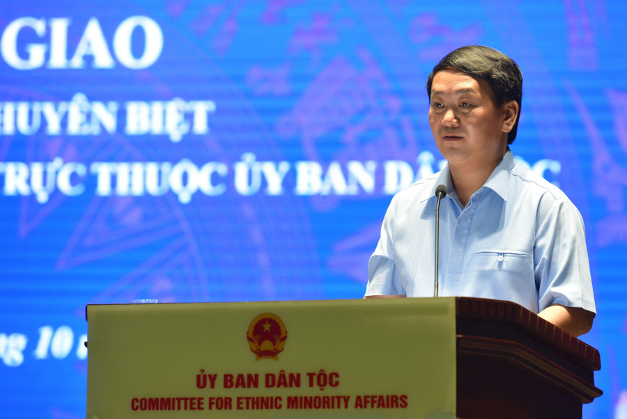 Bộ trưởng - Chủ nhiệm Ủy ban Dân tộc Hầu A Lềnh nhấn mạnh tới vai trò phối hợp giữa Bộ GD&amp;ĐT với Ủy ban Dân tộc trong thời gian qua.