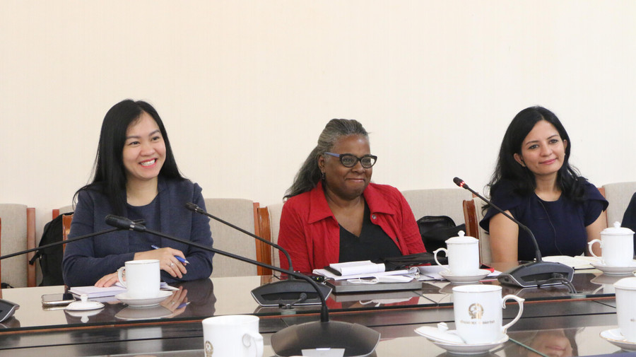 Bà Yolonda Chanterra Rechardson (giữa) - Phó Giám đốc điều hành Tổ chức Vận động Chính sách Y tế toàn cầu nhấn mạnh tới hiệu quả của quá trình phối hợp với Việt Nam về phòng chống đuối nước thời gian qua.