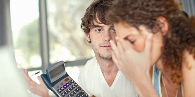 vợ chồng, hôn nhân, tay hòm chìa khóa, vợ giữ tiền,