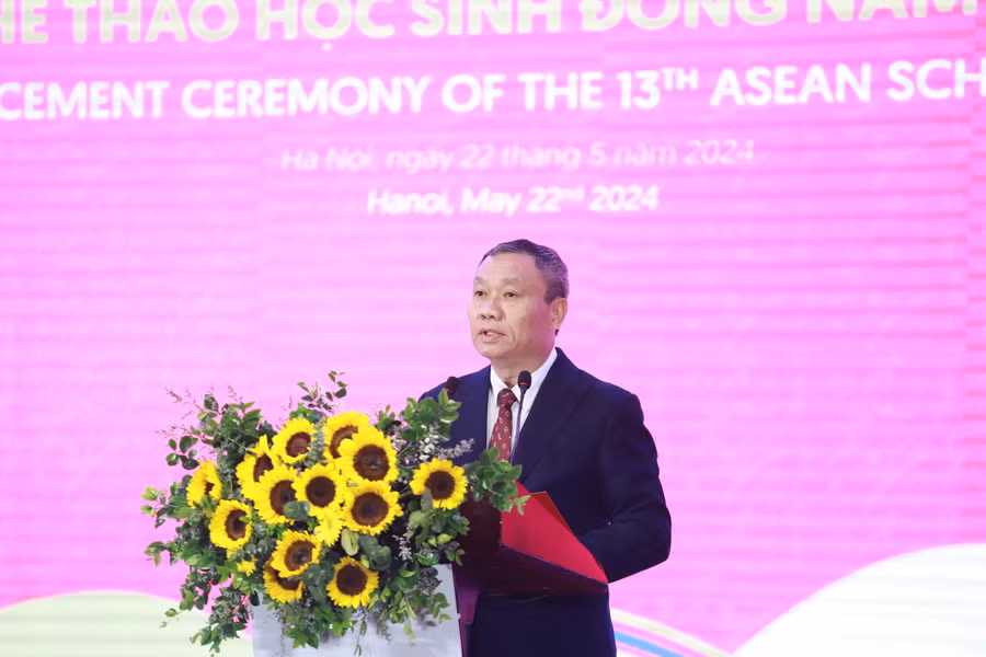 Ông Mai Tấn Linh - Phó Giám đốc Sở GD&amp;ĐT Đà Nẵng báo cáo tại chương trình về công tác chuẩn bị của thành phố chủ nhà.