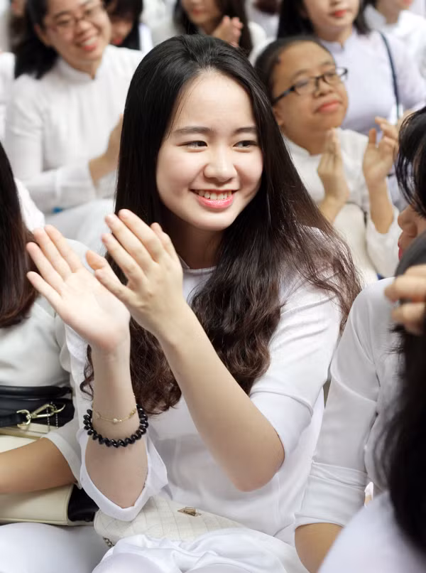  Từ lâu, trường THPT Phan Đình Phùng đã có tiếng là ngôi trường của nhiều học sinh vừa thành tích cao, vừa có ngoại hình ấn tượng 