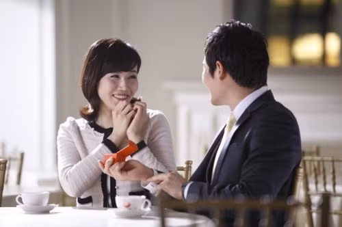 Làm thế nào để chàng yêu bạn ngay từ cái nhìn đầu tiên? ảnh 5 Bestie-hen-ho