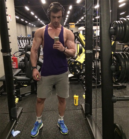 Anh chàng phi công siêu đẹp trai với body 6 múi đang làm dậy sóng Instagram - Ảnh 4. Anh chàng phi công siêu đẹp trai với body 6 múi đang làm dậy sóng Instagram - Ảnh 4.