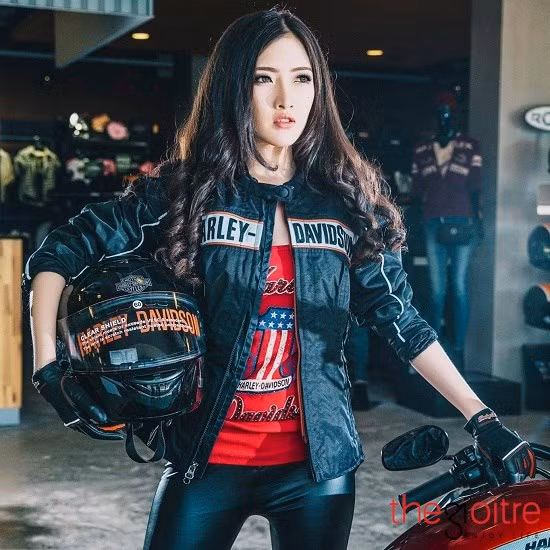 Đồng Thảo My (sinh năm 1994), nickname Meena hiện đang sinh sống và làm việc tại TP Hồ Chí Minh.