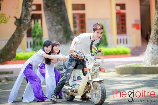 Mới đây, tập thể lớp 12I trường THPT Hà Trung (Thanh Hóa) cũng vừa ghi lại những hình ảnh siêu quậy, nhí nhố cho bộ ảnh kỉ yếu của mình. Mới đây, tập thể lớp 12I trường THPT Hà Trung (Thanh Hóa) cũng vừa ghi lại những hình ảnh siêu quậy, nhí nhố cho bộ ảnh kỉ yếu của mình.